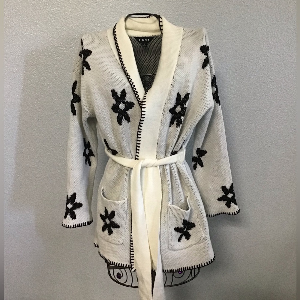 J NNA. Cardigan